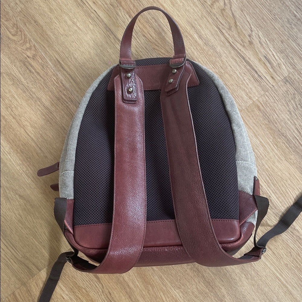 BOSCA Stylish Gray and Brown Men's Backpack - Picture 6 of 7